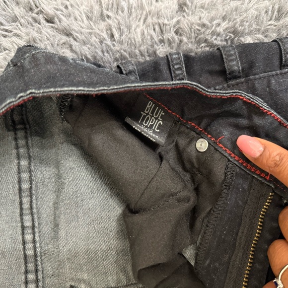 Stylish Black cut out Women Jeans - Picture 2 of 4